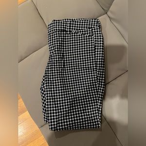 Old Navy Pixie Ankle pants! Size 12